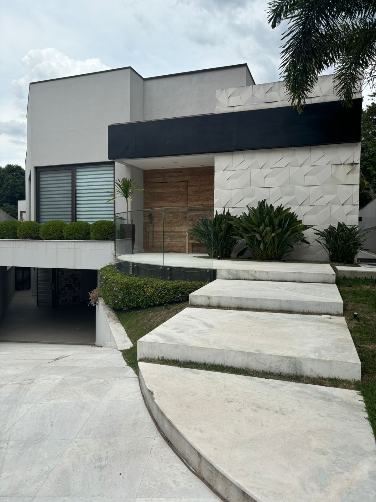 Maravilhosa casa térrea com fundo reserva, condomínio Eco Park