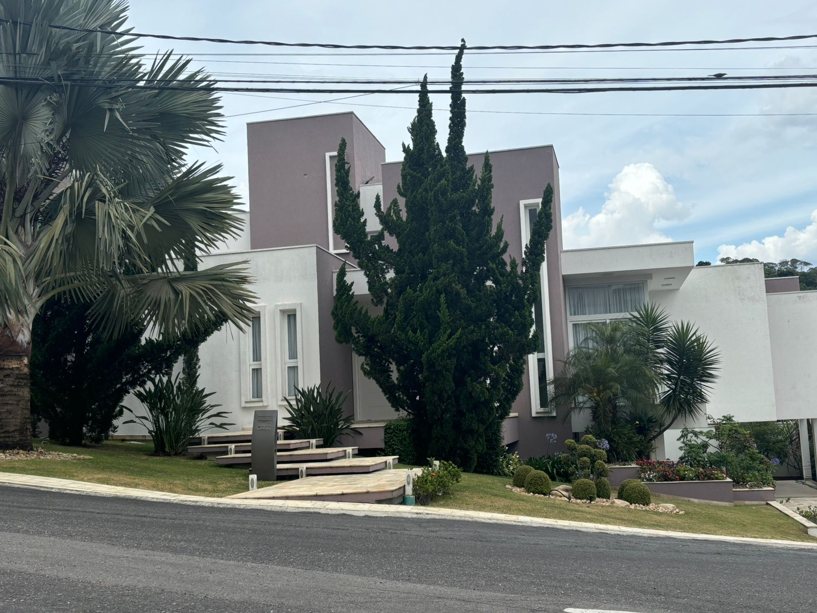 Maravilhoso sobrado de esquina, com acabamentos incríveis, condomínio Eco Park