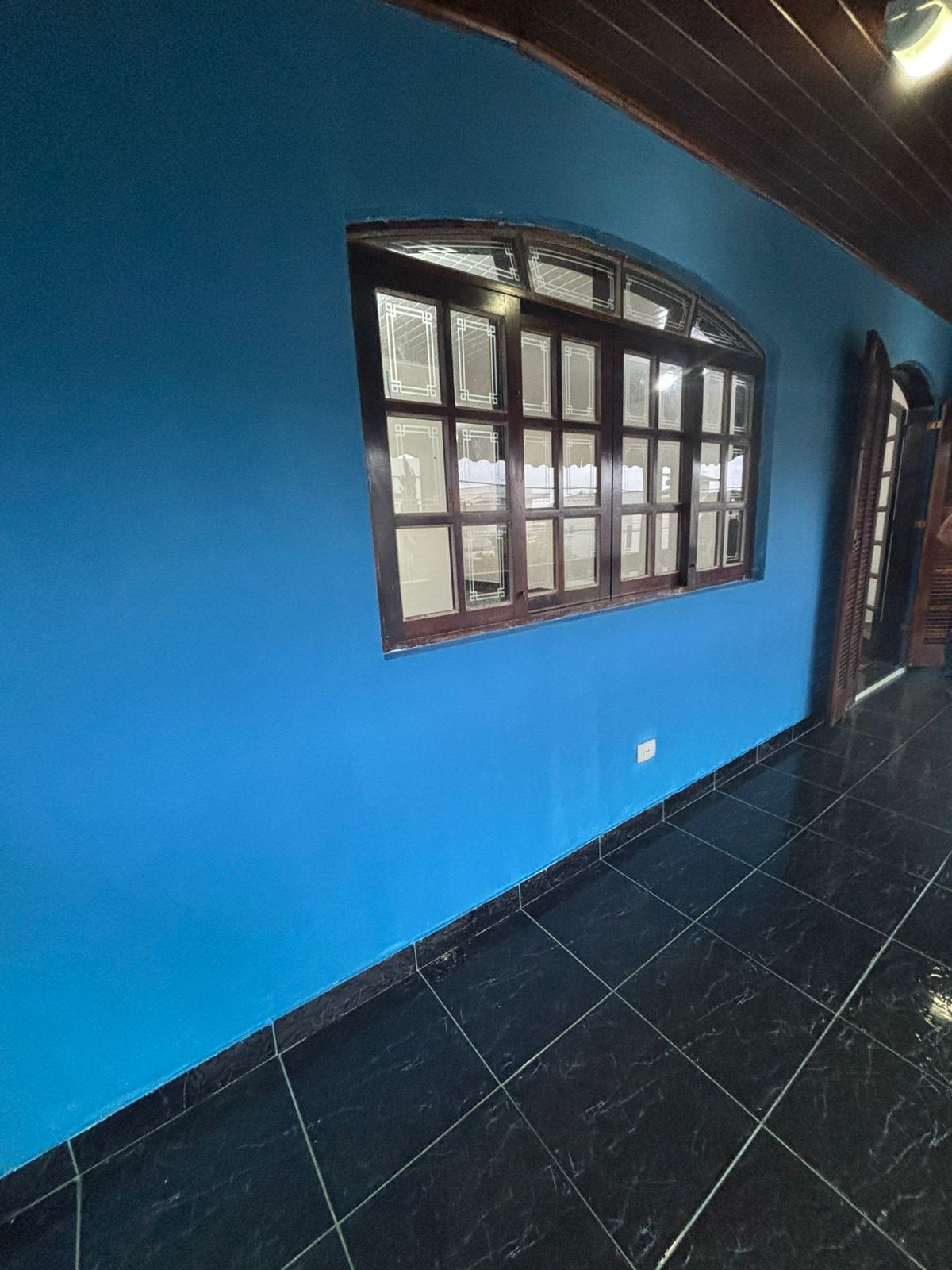 Casa térrea assobradada, condomínio Aruã 