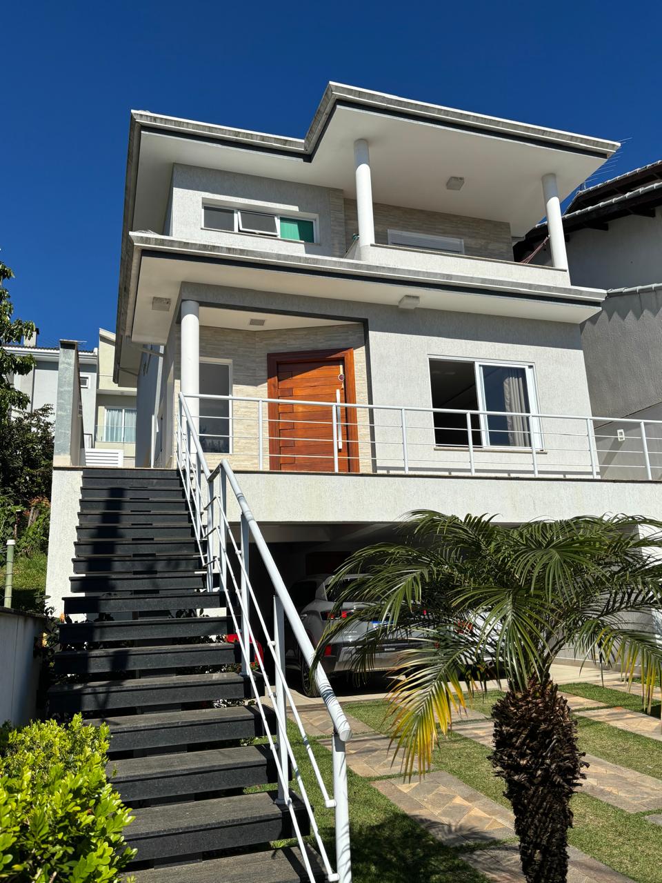 Maravilhoso sobrado, condomínio Aruã 