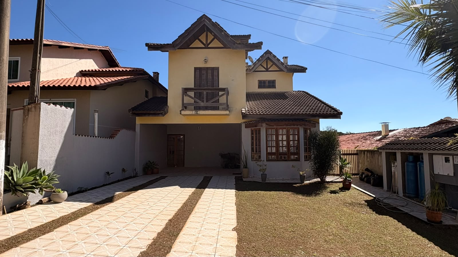 Lindo sobrado, condomínio Aruã 