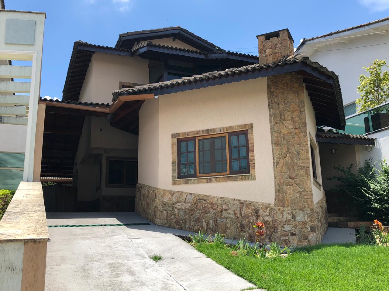 Lindo sobrado, condomínio Aruã