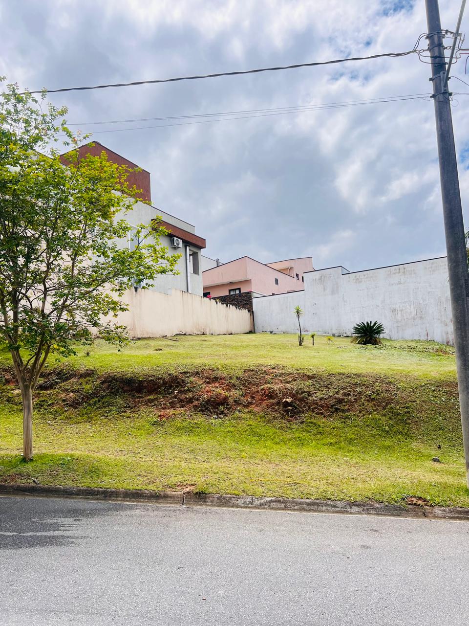 Lote de 300m² no condomínio Aruã Brisas